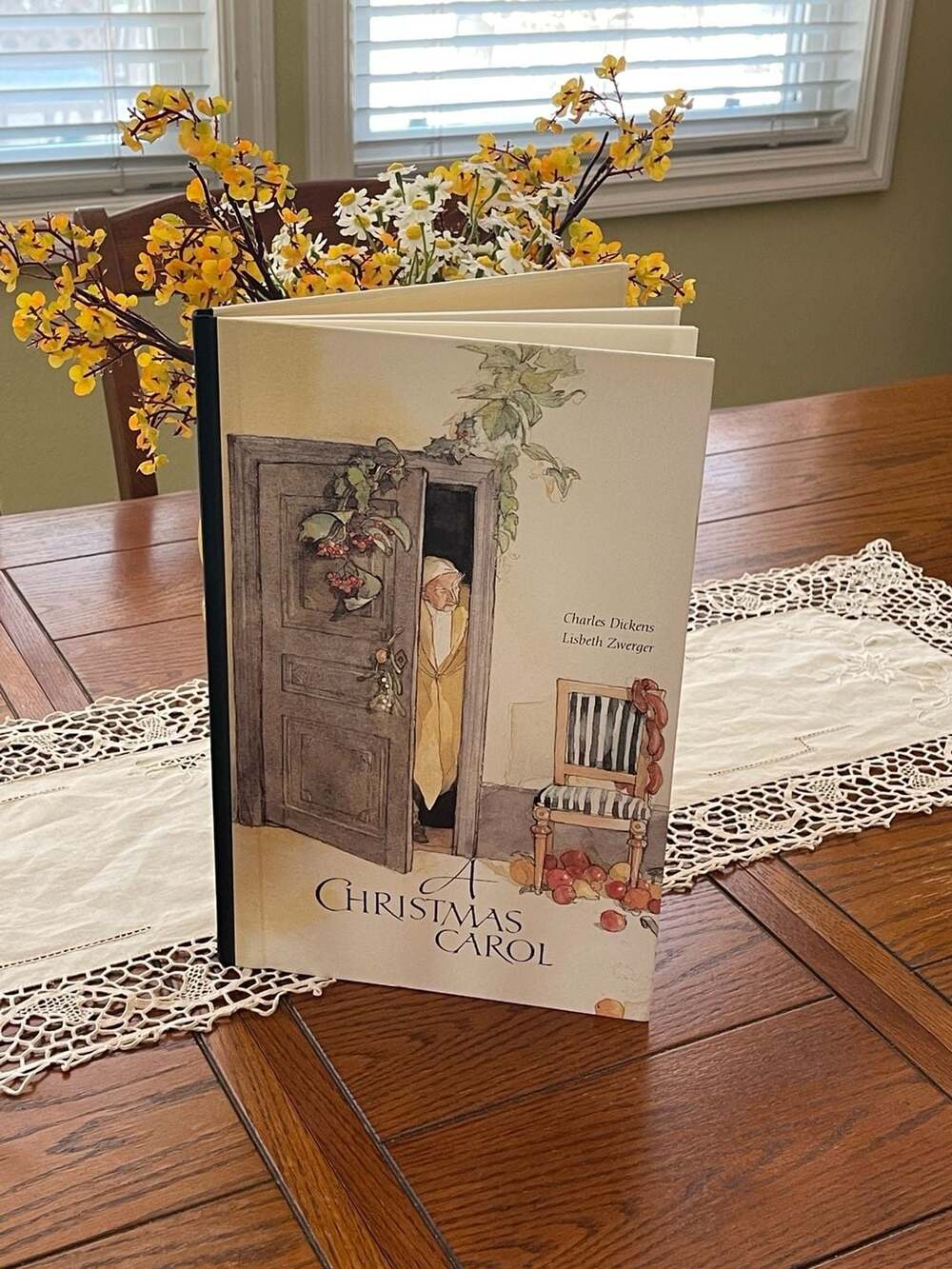 A Christmas Carol by Charles Dickens, Illustrated by Lisbeth Zwerger 1988